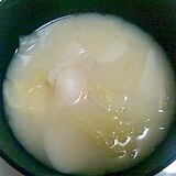 寒い冬に食べるさといもと白菜の味噌汁。